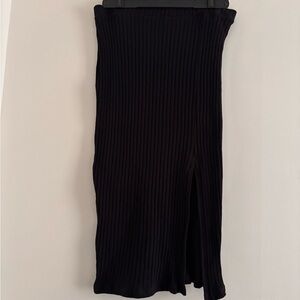 Elegant Black Ribbed Skirt